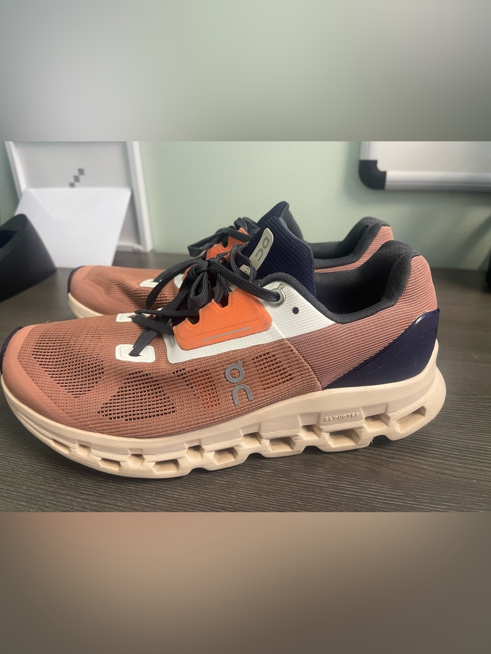 On Cloudstratus 2 Running Shoes Cork Fawn Orange Navy Women’s Size 9 (flaw)